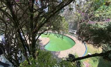 CASA EN VENTA EN EL PEDREGAL COMO TERRENO PARA REMODELAR