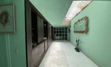 CASA EN VENTA EN EL PEDREGAL COMO TERRENO PARA REMODELAR