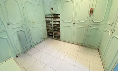 CASA EN VENTA EN EL PEDREGAL COMO TERRENO PARA REMODELAR