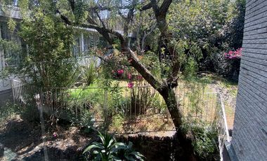 CASA EN VENTA EN EL PEDREGAL COMO TERRENO PARA REMODELAR