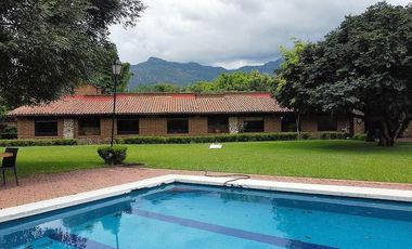 Terreno  en venta en Tepoztlán sobre avenida
