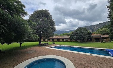 Terreno  en venta en Tepoztlán sobre avenida