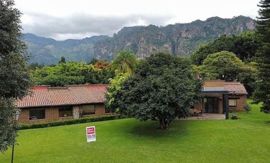 Terreno  en venta en Tepoztlán sobre avenida