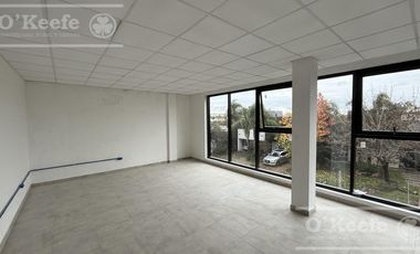 Oficina con cochera en alquiler - Office Garden Hudson