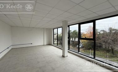 Oficina con cochera en alquiler - Office Garden Hudson