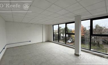 Oficina con cochera en alquiler - Office Garden Hudson
