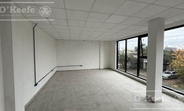 Oficina con cochera en alquiler - Office Garden Hudson