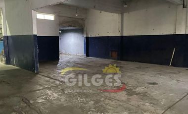 Alquiler Galpón 400M²  en Ramos Mejia - en Buen Estado  ubicado a mts. Av. de Mayo
