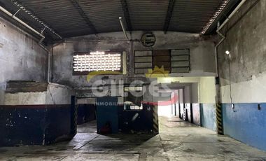 Alquiler Galpón 400M²  en Ramos Mejia - en Buen Estado  ubicado a mts. Av. de Mayo