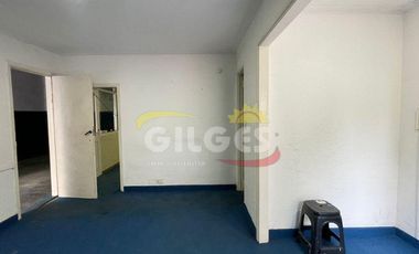 Alquiler Galpón 400M²  en Ramos Mejia - en Buen Estado  ubicado a mts. Av. de Mayo