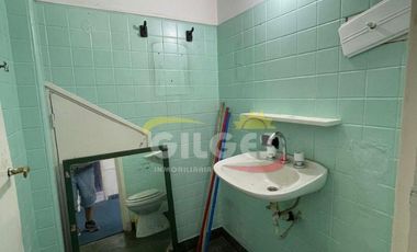 Alquiler Galpón 400M²  en Ramos Mejia - en Buen Estado  ubicado a mts. Av. de Mayo
