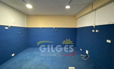Alquiler Galpón 400M²  en Ramos Mejia - en Buen Estado  ubicado a mts. Av. de Mayo