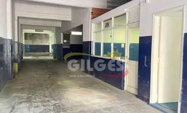 Alquiler Galpón 400M²  en Ramos Mejia - en Buen Estado  ubicado a mts. Av. de Mayo