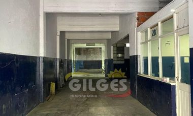Alquiler Galpón 400M²  en Ramos Mejia - en Buen Estado  ubicado a mts. Av. de Mayo