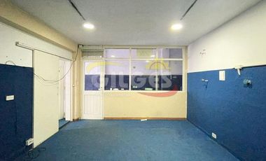 Alquiler Galpón 400M²  en Ramos Mejia - en Buen Estado  ubicado a mts. Av. de Mayo