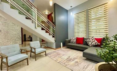 Casa en Venta en Jardín Real, sobre Boulevard, zapopan