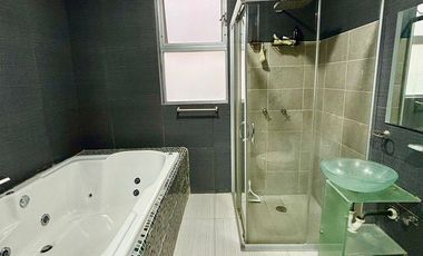 Casa en Venta en Jardín Real, sobre Boulevard, zapopan
