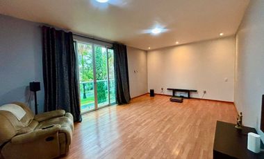 Casa en Venta en Jardín Real, sobre Boulevard, zapopan