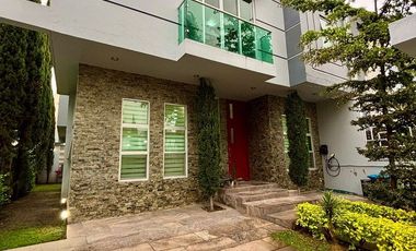 Casa en Venta en Jardín Real, sobre Boulevard, zapopan