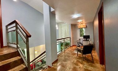Casa en Venta en Jardín Real, sobre Boulevard, zapopan