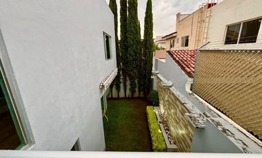 Casa en Venta en Jardín Real, sobre Boulevard, zapopan