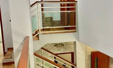 Casa en Venta en Jardín Real, sobre Boulevard, zapopan