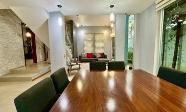Casa en Venta en Jardín Real, sobre Boulevard, zapopan