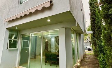 Casa en Venta en Jardín Real, sobre Boulevard, zapopan