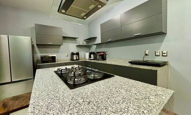 Casa en Venta en Jardín Real, sobre Boulevard, zapopan