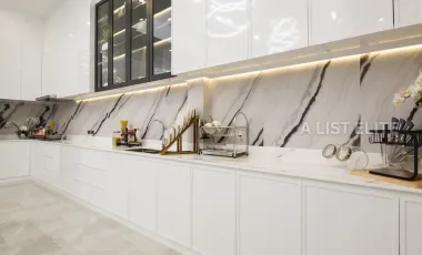Luxury Pool Villa in Pattaya Spacious Family Home Fully Furnished Ready to Move In