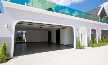 Luxury Pool Villa in Pattaya Spacious Family Home Fully Furnished Ready to Move In