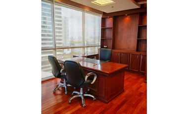 Alquilo oficina en Costa del Este amoblada