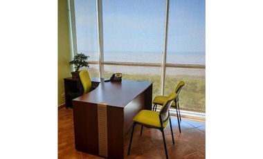 Alquilo oficina en Costa del Este amoblada