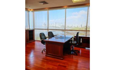 Alquilo oficina en Costa del Este amoblada