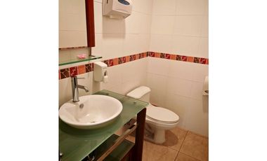 Alquilo oficina en Costa del Este amoblada