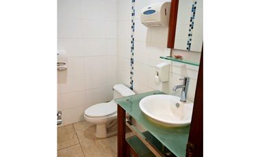 Alquilo oficina en Costa del Este amoblada