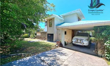 VENDO CASA DE 2 HAB 3 BAÑOS ALTO BOQUETE