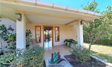 VENDO CASA DE 2 HAB 3 BAÑOS ALTO BOQUETE