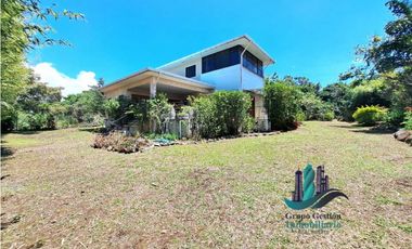 VENDO CASA DE 2 HAB 3 BAÑOS ALTO BOQUETE