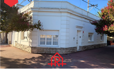 Casa en venta (Calle 20 esq. 25)