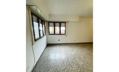 VENTA PH 2 AMB. PRIMER PISO. LATERAL.CHAUVIN