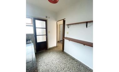 VENTA PH 2 AMB. PRIMER PISO. LATERAL.CHAUVIN