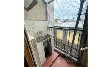 VENTA PH 2 AMB. PRIMER PISO. LATERAL.CHAUVIN