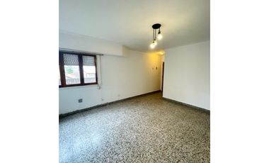 VENTA PH 2 AMB. PRIMER PISO. LATERAL.CHAUVIN
