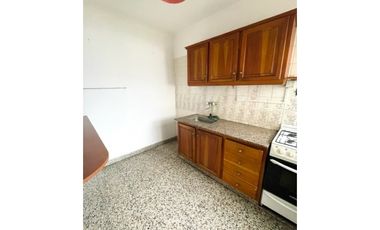 VENTA PH 2 AMB. PRIMER PISO. LATERAL.CHAUVIN