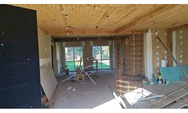 Hermosa Casa 4 ambientes a terminar  en barrio Camet.