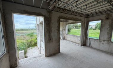 Casa a terminar en Estancia Smithfield a la venta