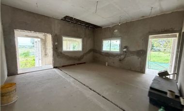 Casa a terminar en Estancia Smithfield a la venta