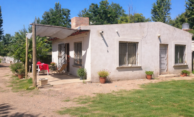 VENTA DE CASA CON AMPLIO TERRENO- SANTA MARIA DE ORO, RIVADAVIA