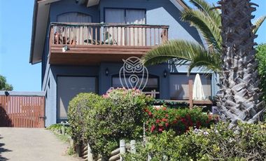 Casa en Venta en Av Argentina con Isidora Goyenechea